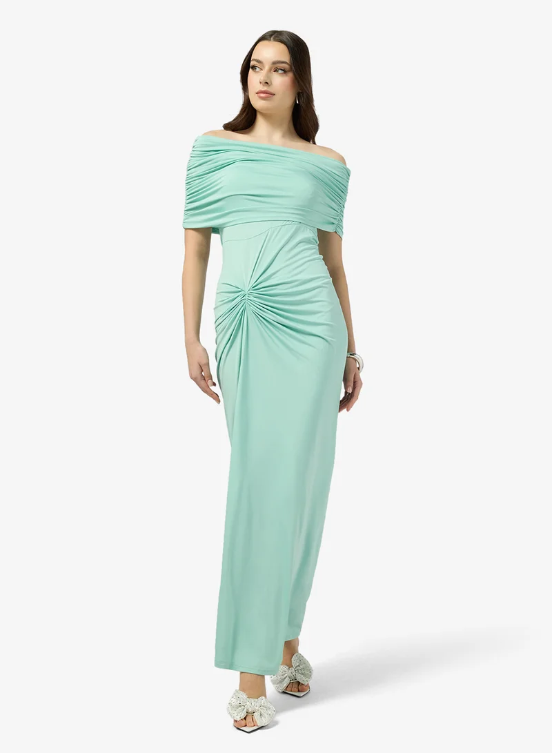 جينجر فستان بتصميم كتف ساقط غير متماثل ودرابيه